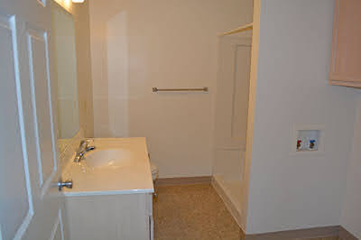 Standard Suite - Guest Bathroom